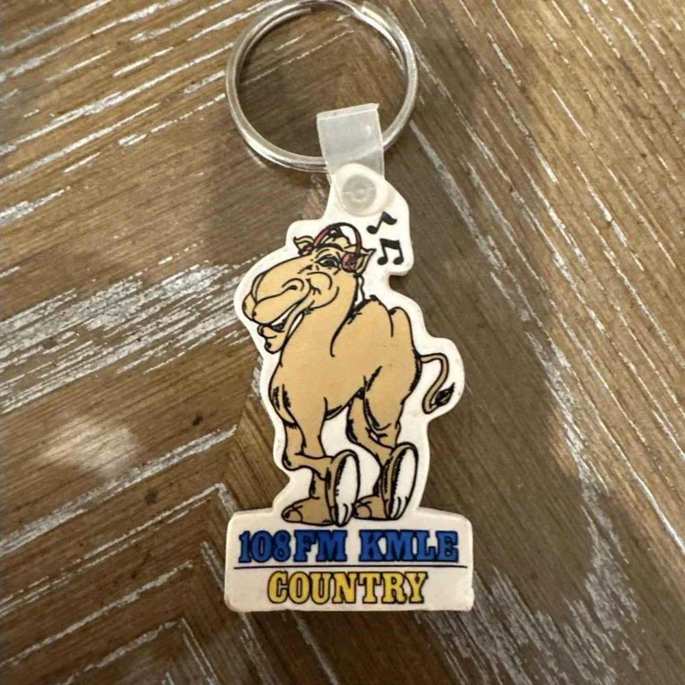 KMLE Country Music Radio Keychain Arizona Camel Vintage Camel Country Arizona‎